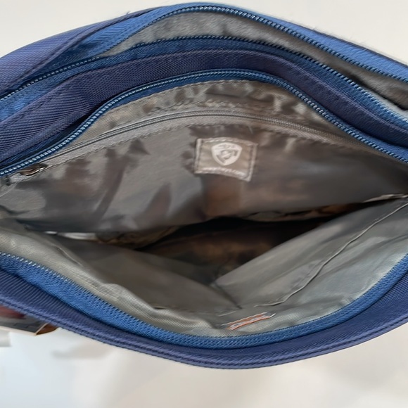 Heys Travel HiLite Crossbody Bag Navy RFID Shield Tablet Sleeve NWT - Picture 12 of 13